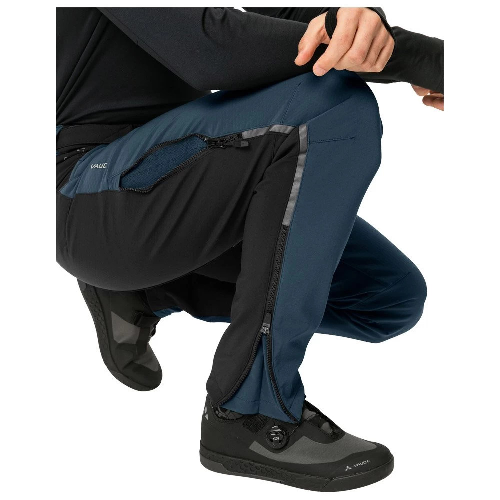 Pantalon VTT Vaude Men's Qimsa Softshell Pants II Dark Sea 5 Pantalon VTT Vaude Men's Qimsa Softshell Pants II Dark Sea – Image 5