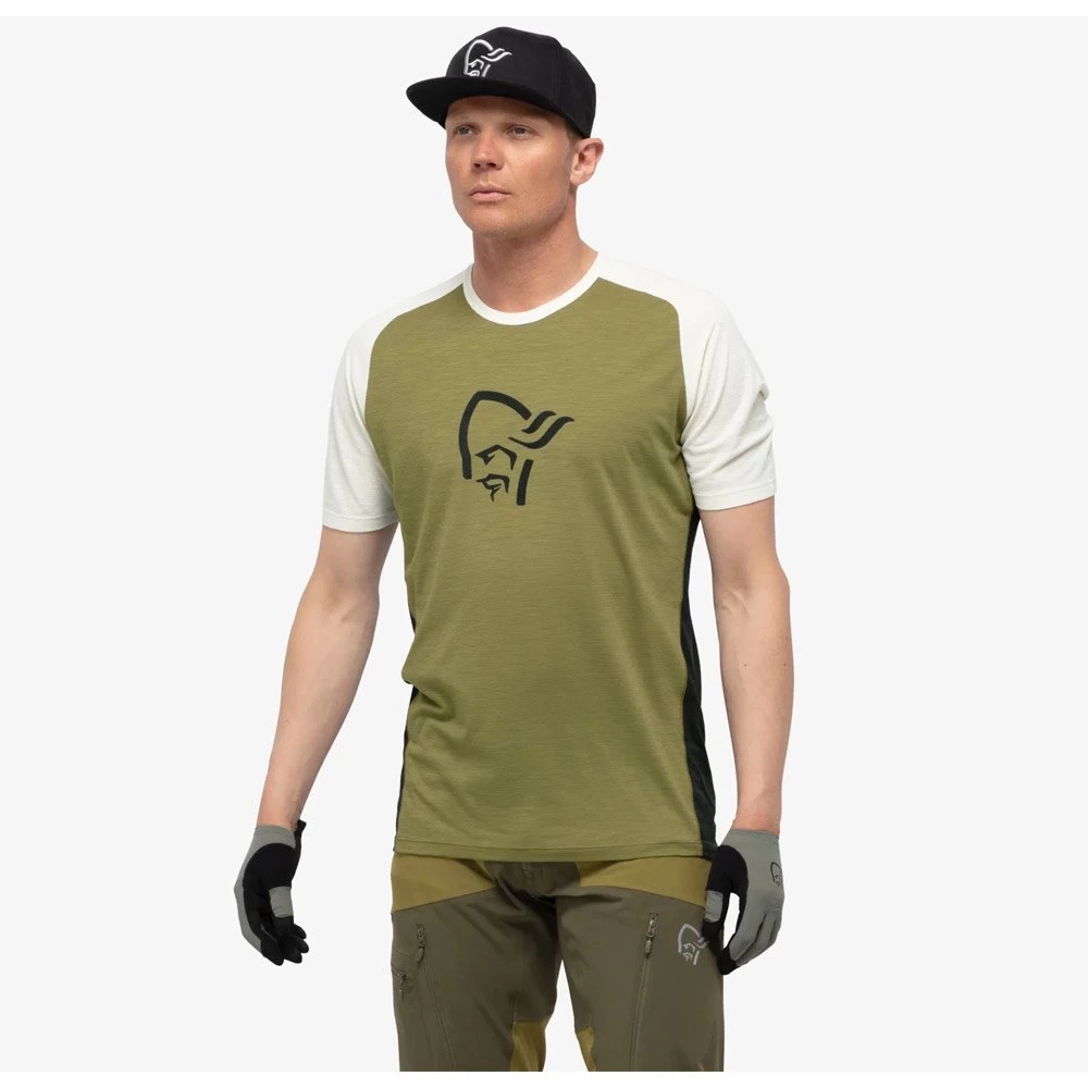 Maillot VTT Norrona Fjørå Wool T-Shirt M's Olive Drab Caviar 3 Maillot VTT Norrona Fjørå Wool T-Shirt M's Olive Drab Caviar – Image 3