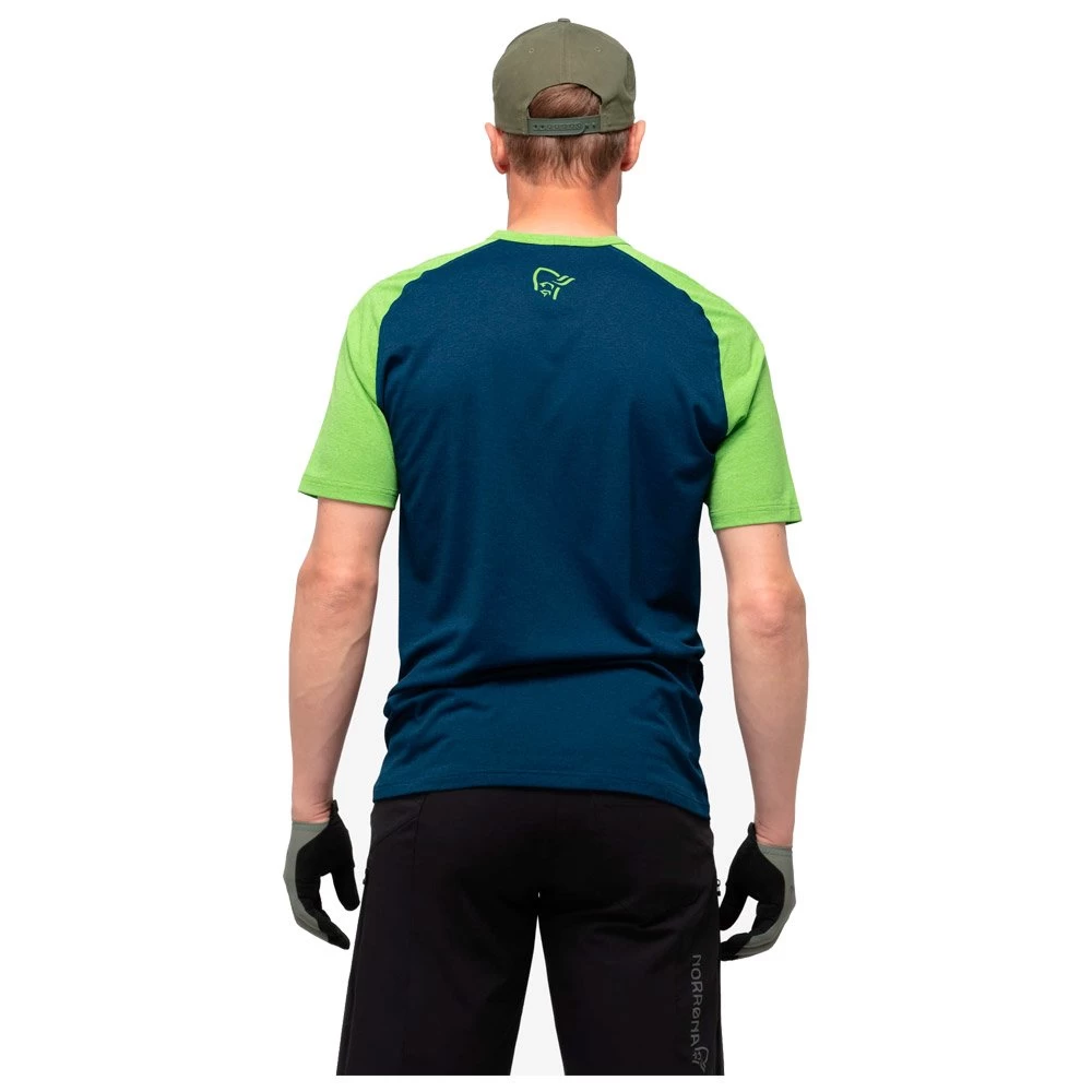 Maillot VTT Norrona Fjørå Equaliser Lightweight M's Foliage Indigo Night 3 Maillot VTT Norrona Fjørå Equaliser Lightweight M's Foliage Indigo Night – Image 3