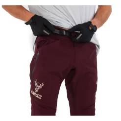 Pantalon VTT Animoz Wild Pant Burgundy -Location de vêtements d'extérieur. 74e1ec58a2406788092760edd17d41c2d2d6aad7 E22ANIMVTT1196284 11