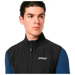 Veste VTT Oakley Elements Insulated Vest Blackout -Location de vêtements d'extérieur. a849e03be61ca4f0208f6e36470faedd8ca18a98 H23OAKLVTT3339743 902